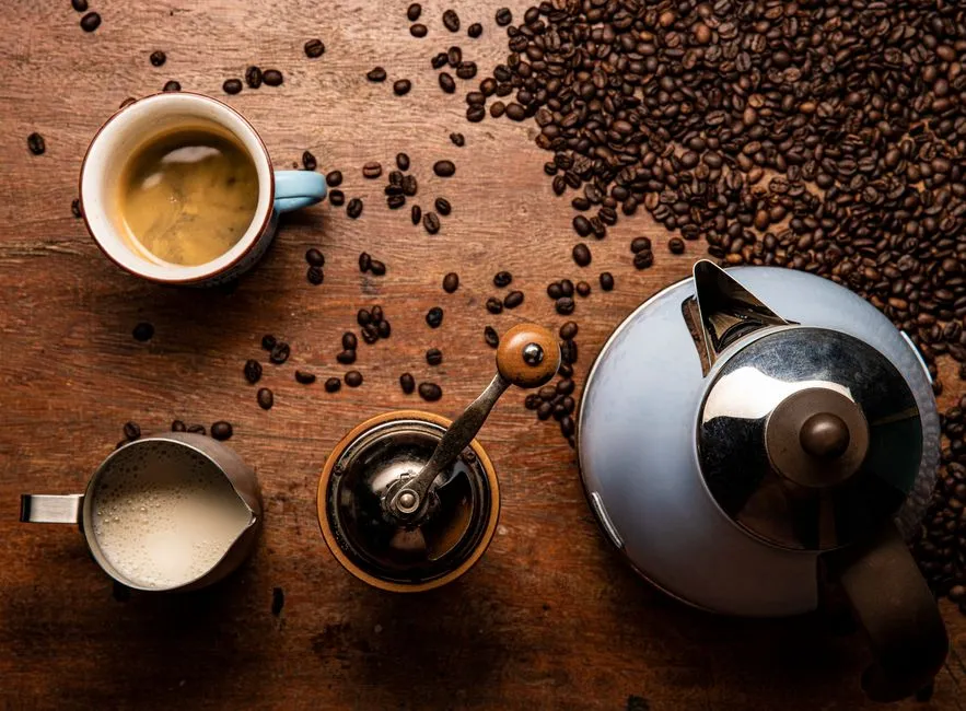Coffee to Water Ratio: How Much Coffee Per Cup (Chart)